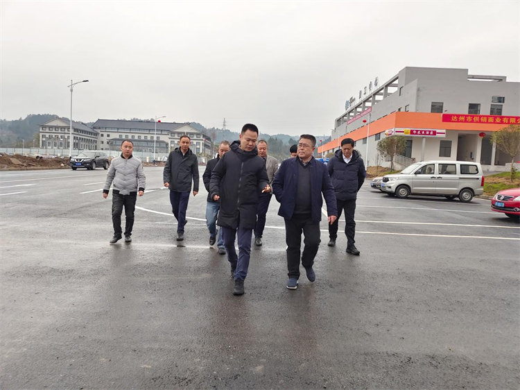 省供投集團紀委書記、監事會副主席吳德貴率隊赴四川供銷西南冷鏈物流基地調研指導
